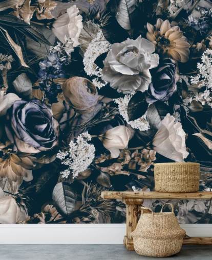 papier peint mural floral foncé appelé Vintage Flower Meadow par Andrea Haase pour les chambres, les salons et les salles à manger