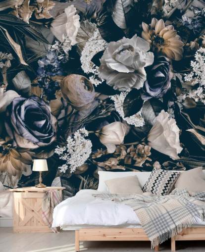 mörk blommig tapetväggmålning kallad Vintage Flower Meadow av Andrea Haase för sovrum, vardagsrum och matsalar