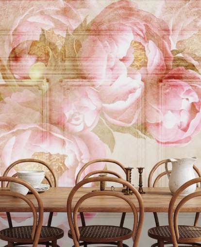 papel pintado de flores rosadas sobre paneles beige