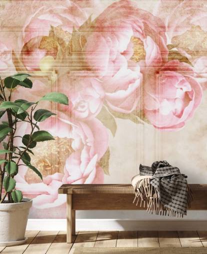 lyserøde blomster over beige paneler tapet