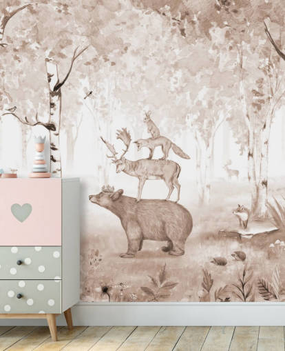 orso, cervo, volpe e coniglio in piedi uno sopra l'altro nella carta da parati della foresta di betulle orso, cervo, volpe e coniglio in piedi uno sopra l'altro nella carta da parati della foresta di betulle