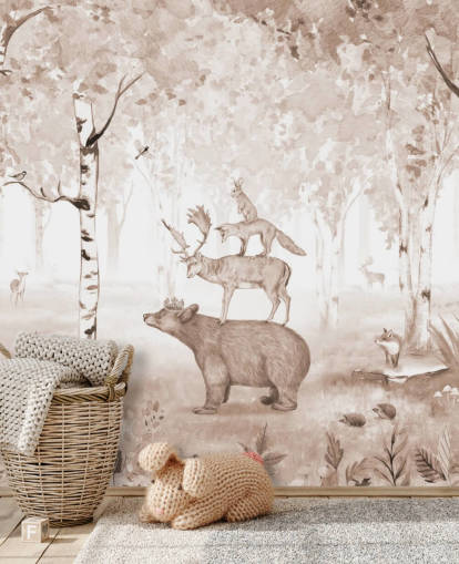 papier peint ours, cerf, renard et lapin debout les uns sur les autres dans une forêt de bouleaux