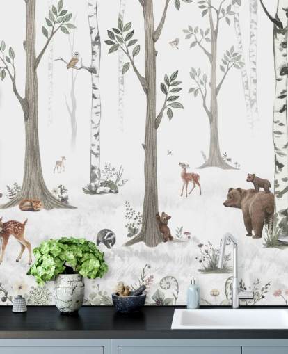 papel pintado blanco, negro, verde salvia con animales del bosque