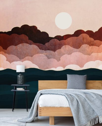 Nubes rosadas y granates en un cielo rosa con un mural marino azul oscuro