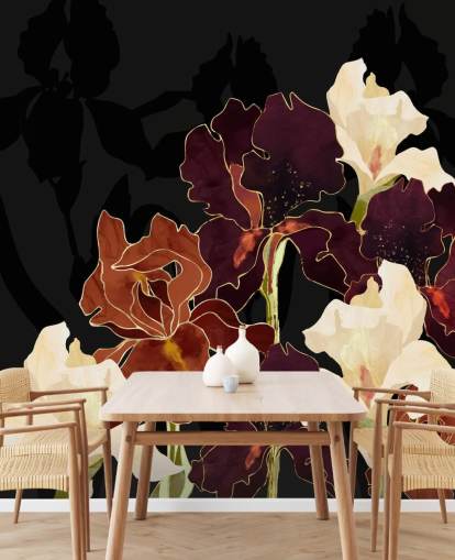 Sfondo nero con una miscela di fiori di iris viola, marroni e bianchi