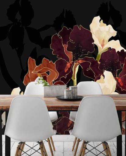 Fondo negro con una mezcla de flores de iris moradas, marrones y blancas