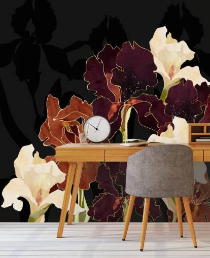 Fond noir avec un mélange de fleurs d'iris violettes, brunes et blanches