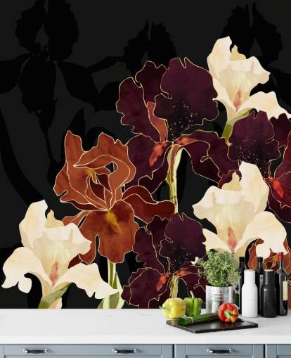 Fondo negro con una mezcla de flores de iris moradas, marrones y blancas