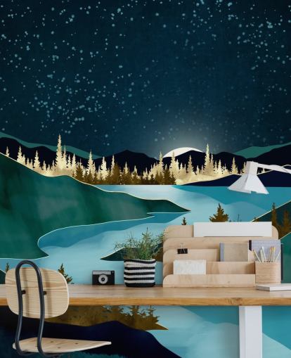 Marinehimmel über grünen Bergen mit einem hellblauen Fluss