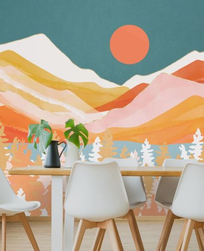 Orange og gule bjerge og skov med en krikand himmel og orange sol