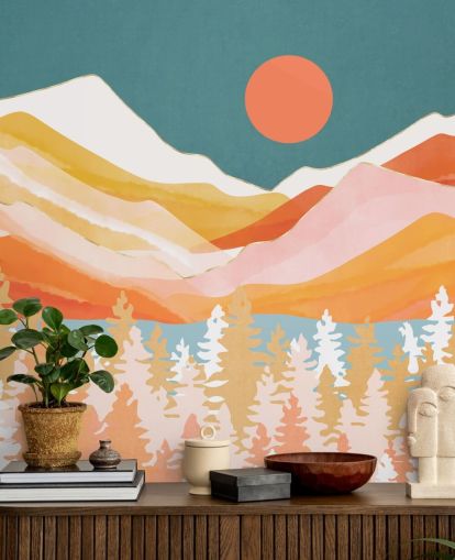 Oransje og gule fjell og skog med en blågrønn himmel og oransje sol