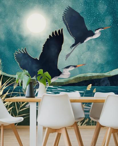 Marine-reigers vliegen over een blauwe rivier met een turquoise lucht