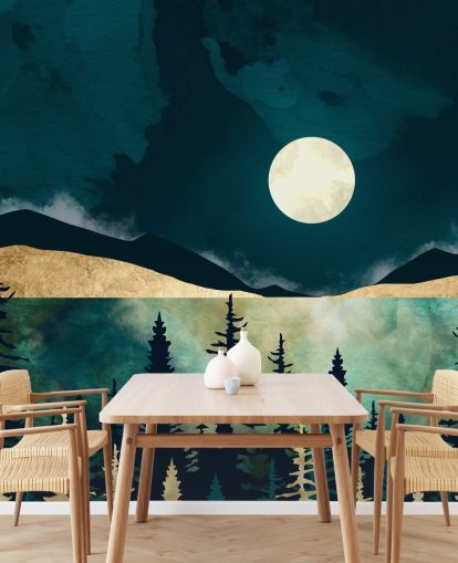 Cielo blu scuro con una luna bianca su una foresta oscura e montagne Cielo blu scuro con una luna bianca su una foresta oscura e montagne