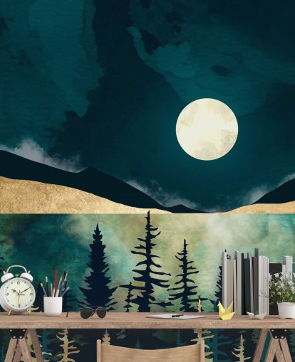 Cielo blu scuro con una luna bianca su una foresta oscura e montagne