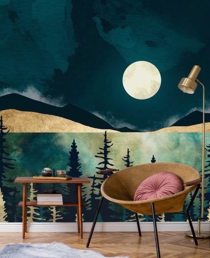 Cielo blu scuro con una luna bianca su una foresta oscura e montagne Cielo blu scuro con una luna bianca su una foresta oscura e montagne