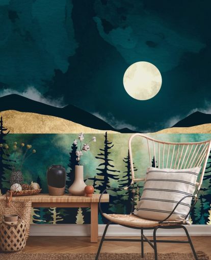 Ciel bleu foncé avec une lune blanche sur une forêt sombre et des montagnes