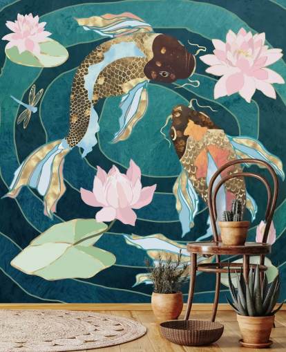 Poisson doré et brun se balancant dans un étang bleu avec des fleurs roses Poisson doré et brun se balancant dans un étang bleu avec des fleurs roses