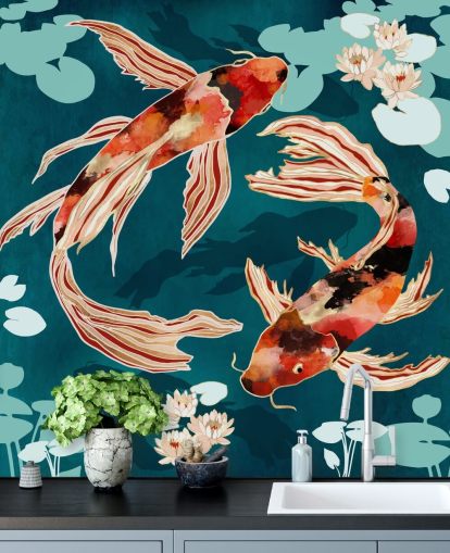 Orange koi svømming i en blå dam med turkise lilje pads