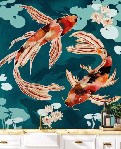 Oranje koi zwemmen in een blauwe vijver met turquoise waterlelies