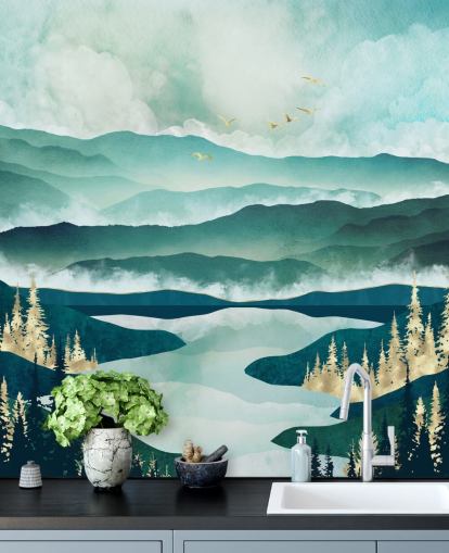 Montagnes bleues brumeuses et un lac avec des arbres dorés