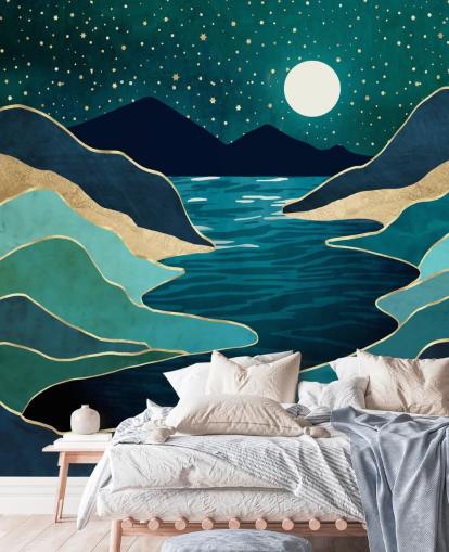 Mond über einem blauen Fluss und Bergen