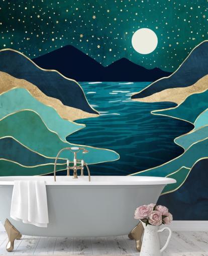 Mond über einem blauen Fluss und Bergen