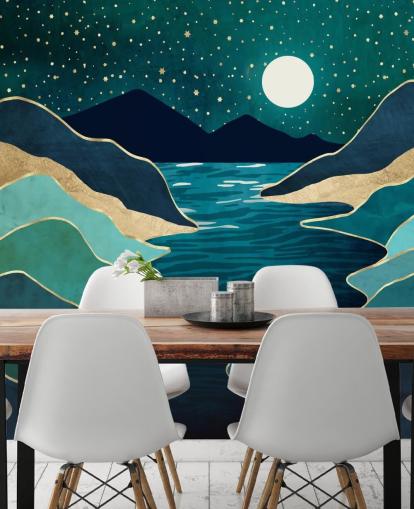 Mond über einem blauen Fluss und Bergen