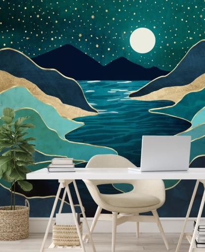 Luna su un fiume blu e le montagne