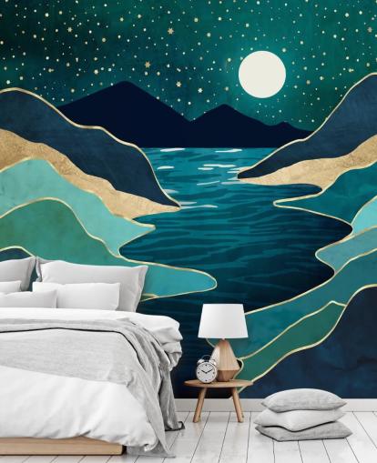 Luna su un fiume blu e le montagne