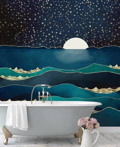 Lua branca em um céu estrelado sobre um mar azul Lua branca em um céu estrelado sobre um mar azul