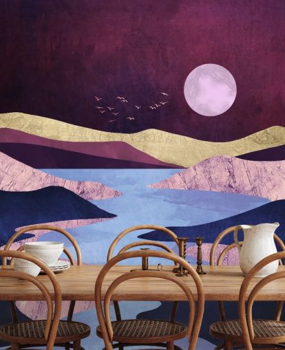 Lune au-dessus d'un lac et de montagnes violets et bleus