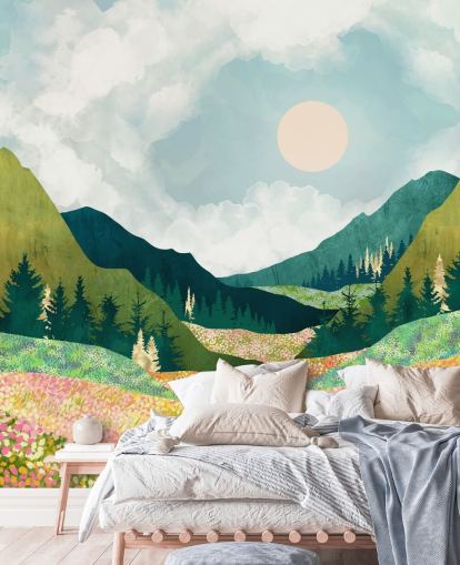 Prato primaverile colorato e montagne verdi 