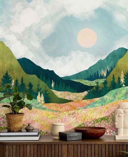 Kleurrijke lenteweide en groene bergen Kleurrijke lenteweide en groene bergen