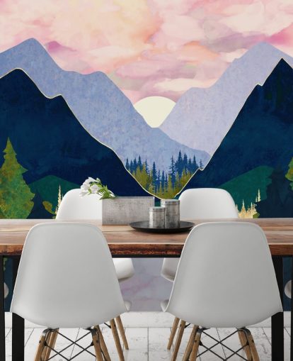 Lilla og blå fjell nær en innsjø ved solnedgang Lilla og blå fjell nær en innsjø ved solnedgang