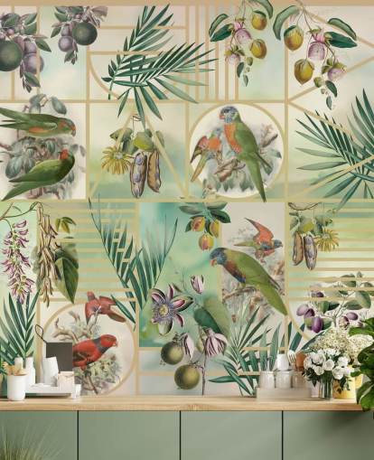 Pappagalli verdi e marroni in varie cornici su sfondo neutro