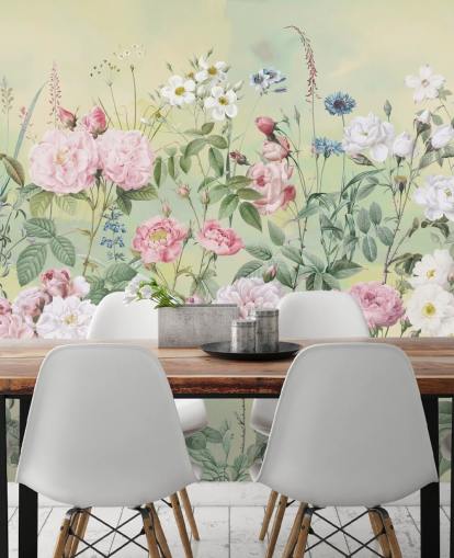 Pastellrosa und weiße Blumen auf cremefarbenem Hintergrund Pastellrosa und weiße Blumen auf cremefarbenem Hintergrund