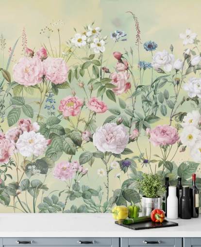 Pastelroze en witte bloemen op een crèmekleurige achtergrond Pastelroze en witte bloemen op een crèmekleurige achtergrond
