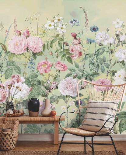 Flores rosas y blancas pastel sobre fondo crema