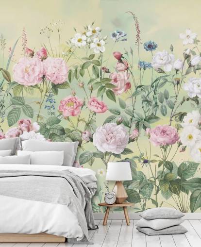 Pastelroze en witte bloemen op een crèmekleurige achtergrond Pastelroze en witte bloemen op een crèmekleurige achtergrond