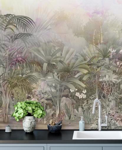 Árboles tropicales verdes con plantas moradas y blancas 