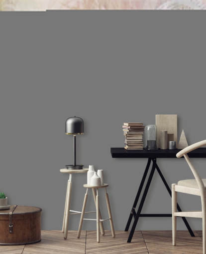 Fondo beige con siluetas de árboles descoloridas y árboles morados más oscuros en primer plano Fondo beige con siluetas de árboles descoloridas y árboles morados más oscuros en primer plano