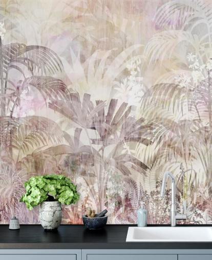 Sfondo beige con sagome di alberi sbiadite e alberi viola più scuro in primo piano Sfondo beige con sagome di alberi sbiadite e alberi viola più scuro in primo piano