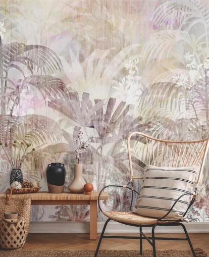 Fondo beige con siluetas de árboles descoloridas y árboles morados más oscuros en primer plano