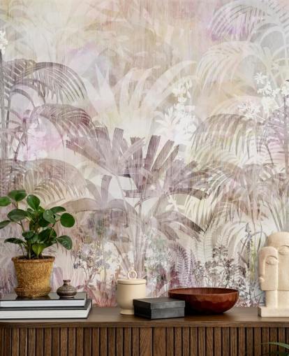 Fond beige avec des silhouettes d'arbres décolorées et des arbres violets plus foncés au premier plan