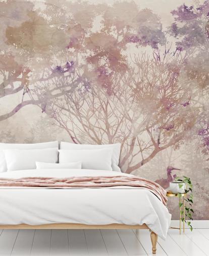 Sfondo beige con alberi marroni e uccelli con sfumature di rosso porpora e polveroso