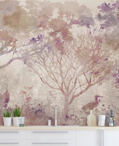 Beige tausta ruskeilla puilla ja linnuilla, joissa on vivahteita violetista ja pölyisestä punaisesta