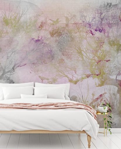 Fond violet clair avec des arbres violets, verts et rouges dans un style aquarelle Fond violet clair avec des arbres violets, verts et rouges dans un style aquarelle