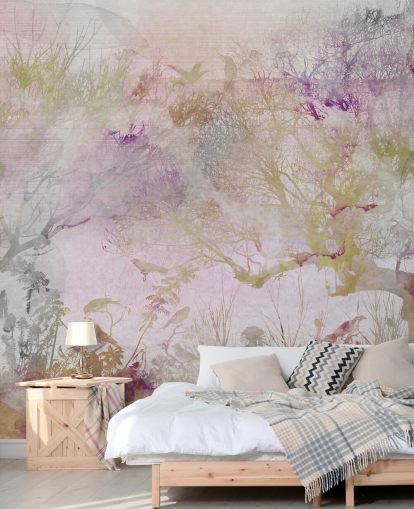 Sfondo viola chiaro con alberi viola, verdi e rossi in stile acquerello Sfondo viola chiaro con alberi viola, verdi e rossi in stile acquerello