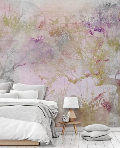 Hellvioletter Hintergrund mit lila, grünen und roten Bäumen im Aquarellstil