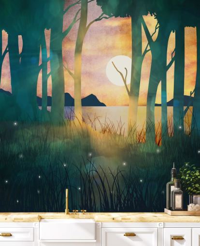 Smaragdinvihreä metsä, jossa on laskeva aurinko joen yli ja siniset vuoret Smaragdinvihreä metsä, jossa on laskeva aurinko joen yli ja siniset vuoret